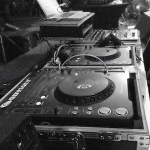 dj double el Logo
