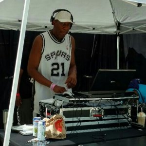 DJ Plezure Logo
