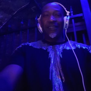 Dj Ize Logo