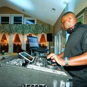 DJ Eric J Logo