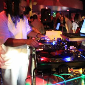 Dj Mist Logo